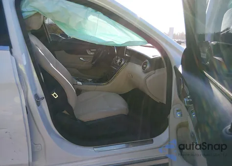 2017 Mercedes-Benz C 300 4Matic z USA, uszkodzony, nr VIN 55SWF4KB7HU216891